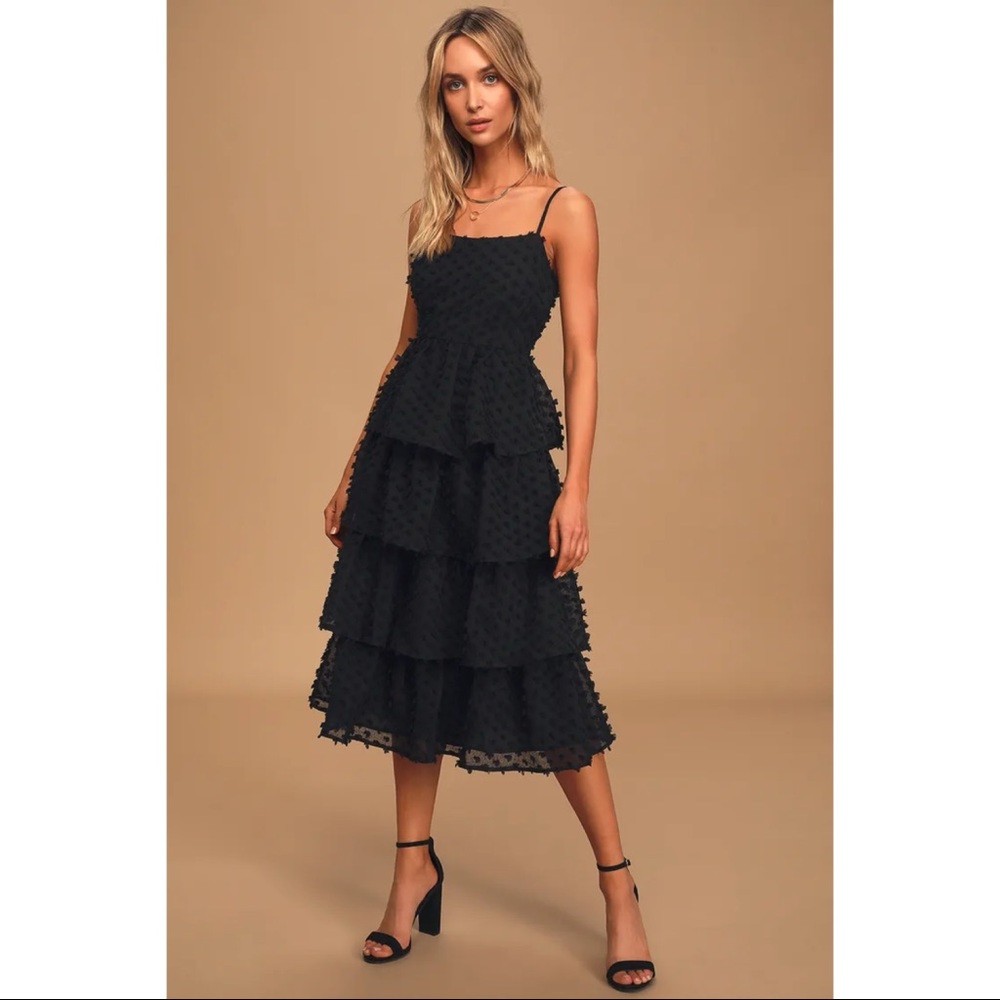 NWOT Lulu’s Flirting with You Black Tiered Pom Pom Midi Dress Large
